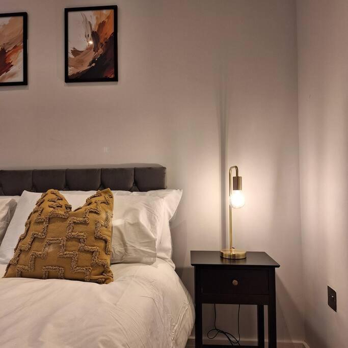 Home At Highgrove - Private Garden & Parking Reading Ngoại thất bức ảnh